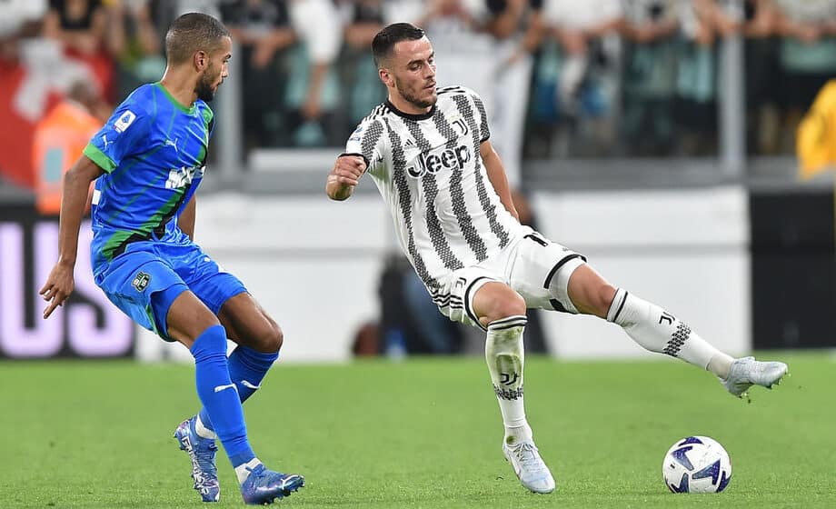 Filip Kostić u društvu sa Benzemom 1