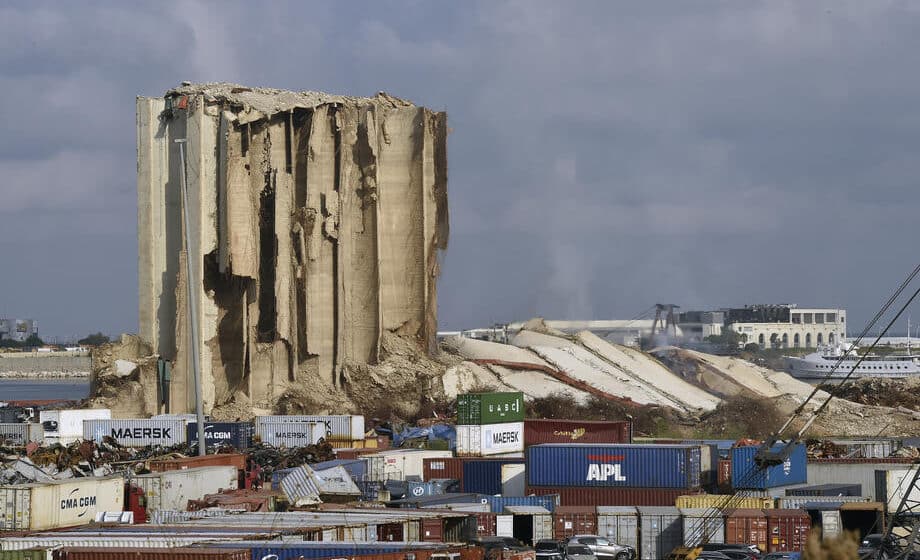Srušio se još jedan veliki deo oštećenog silosa u bejrutskoj luci 1