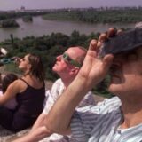 (FOTO) Kako su u Srbiji, a kako u ostatku Evrope dočekali pomračenje Sunca 1999. godine? 6