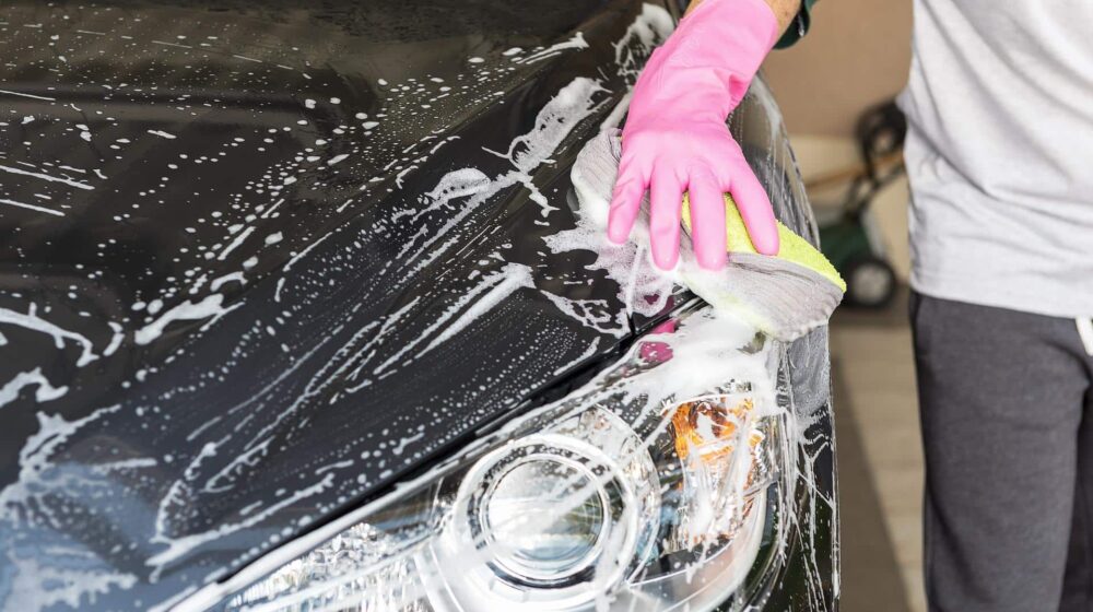 Kako da skinete smolu i ptičji izmet sa vašeg automobila? 1