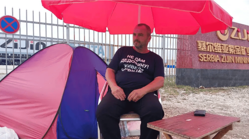 Boranin Zlatibor Kračunović prekinuo štrajk glađu u koji je stupio tvrdeći da će Ziđin da mu "otme" zemlju 1
