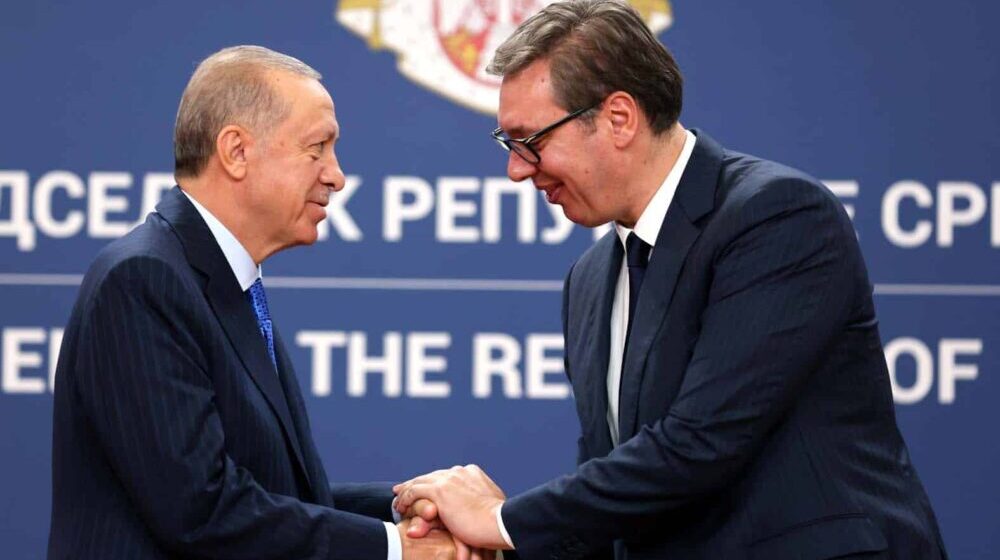 Serbian President Aleksandar Vucic (R) and Turkish President Recep Tayyip Erdogan (L)