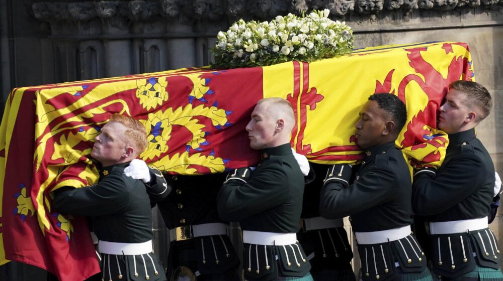 Kovčeg Elizabete II, od hrasta i obložen olovom, napravljen pre 30 godina 1