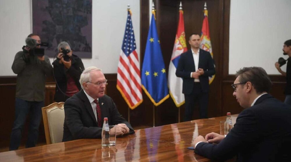 Vučić pričao sa ambasadorom Hilom o Kosovu i drugim temama 1
