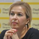 Ambasador SAD uručio nagradu za hrabrost urednici portala KoSSev 13