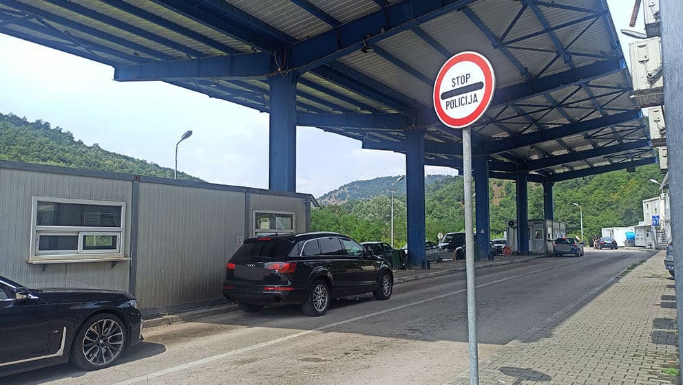 Kolone na prelazu Merdare, čeka se do pet sati za izlazak sa Kosova 1