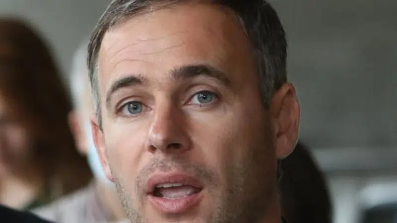 Milan Radoičić sa skupštinske galerije posmatrao sednicu: Miroslav Aleksić kaže da on maltretira Srbe na KiM 1