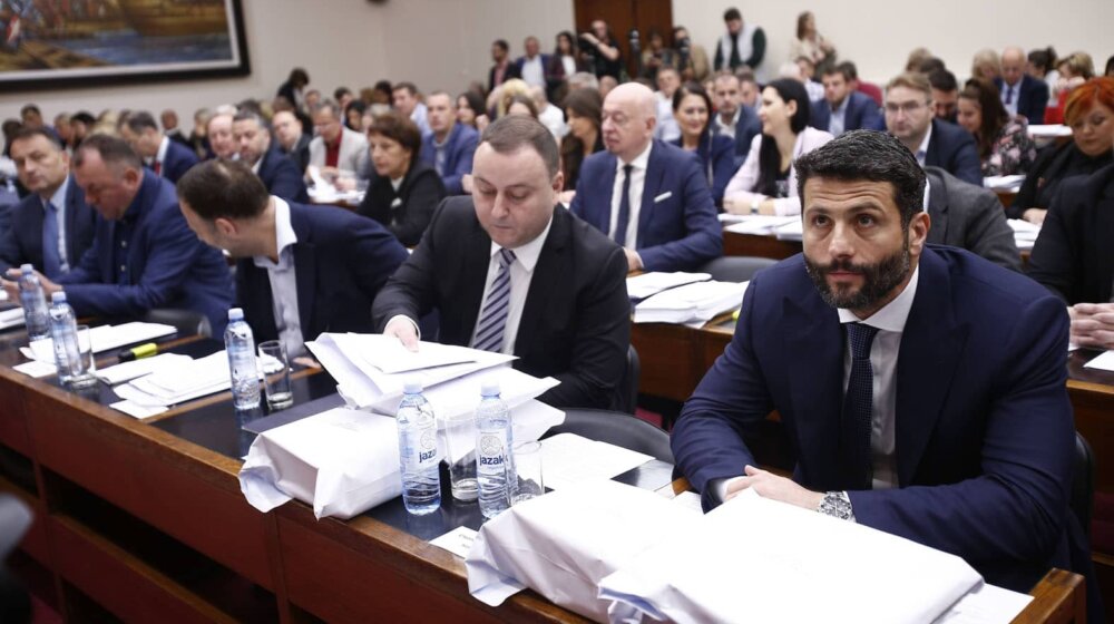 Opozicija u Beogradu u ponedeljak predaje potpise za dve inicijative: Traže smenu gradonačelnika Šapića i raspravu o gorućim gradskim problemima 1