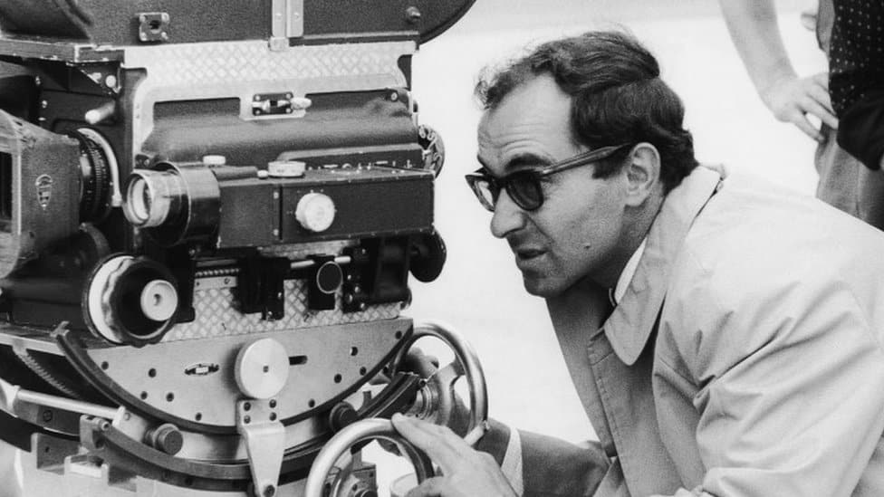 Francuska, film, Žan Lik Godar: Devet činjenica o čoveku koji je promenio 1 Film director Jean-Luc Godard on the set of Pierrot le Fou