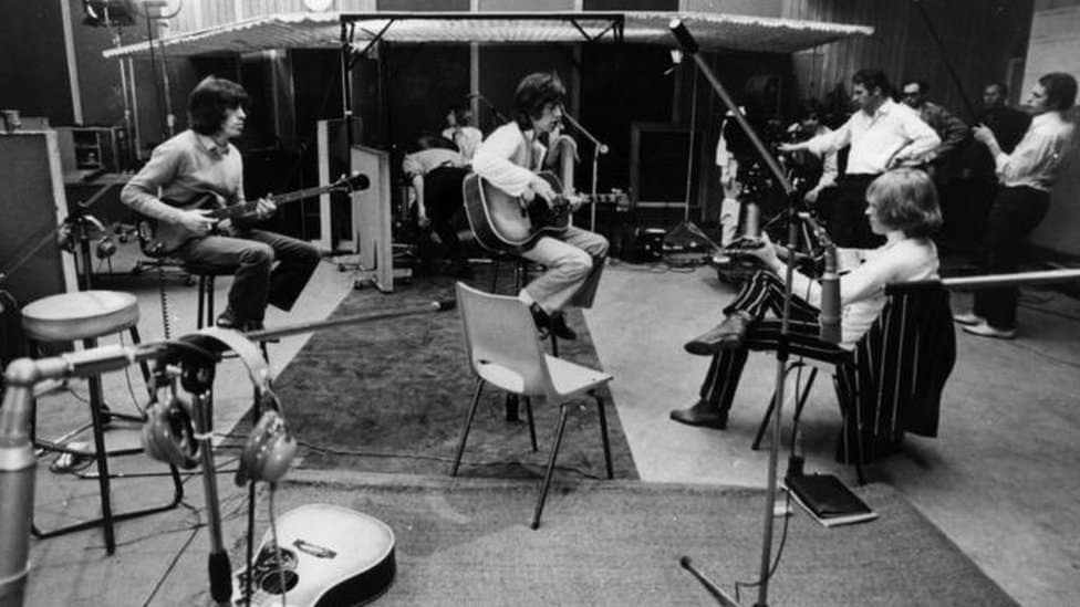 Francuska, film, Žan Lik Godar: Devet činjenica o čoveku koji je promenio 5 Rock group the Rolling Stones during the filming of Sympathy For the Devi