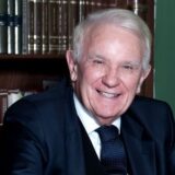 Preminuo advokat Ilija Radulović, junak prvog romana Vuka Draškovića - “Sudija” 14