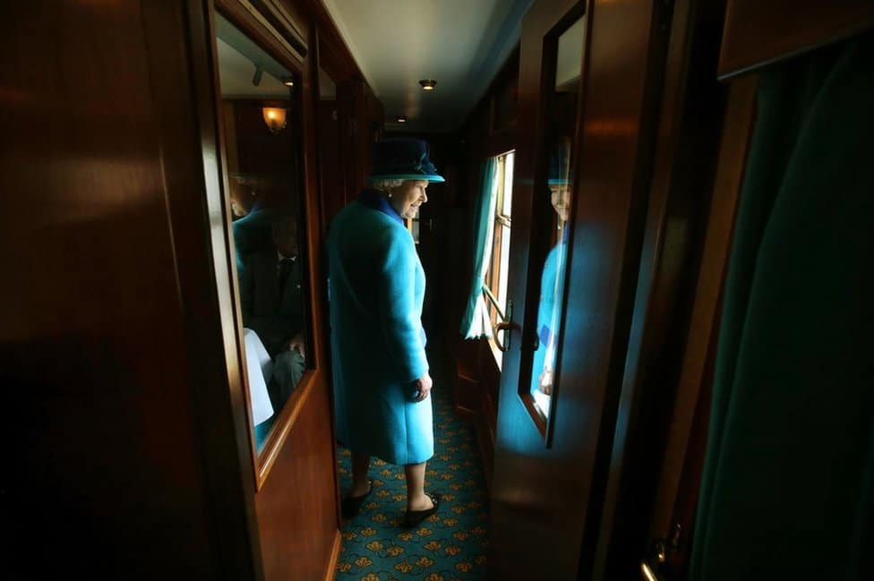 Kraljica Elizabeta Druga: Život u fotografijama 44 Queen Elizabeth II, on the day she became Britain's longest-reigning monarch, seen on the Scottish Borders Railway