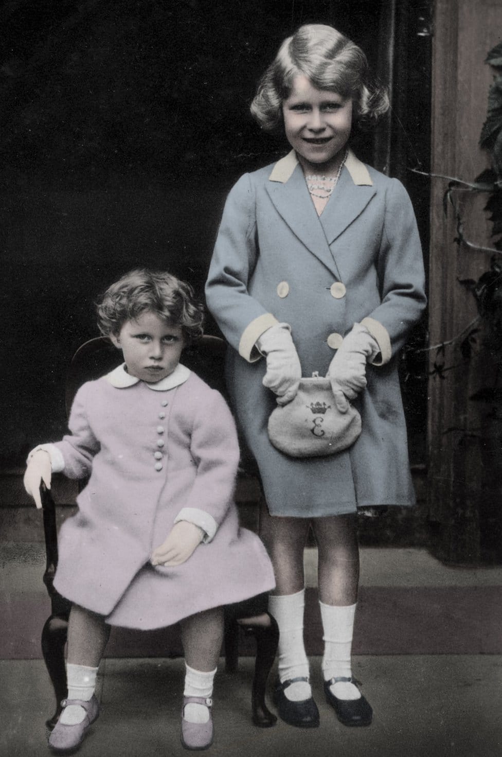 Kraljica Elizabeta Druga: Život u fotografijama 5 Princess Margaret and Princess Elizabeth, the Royal sisters, as children, 1930s.