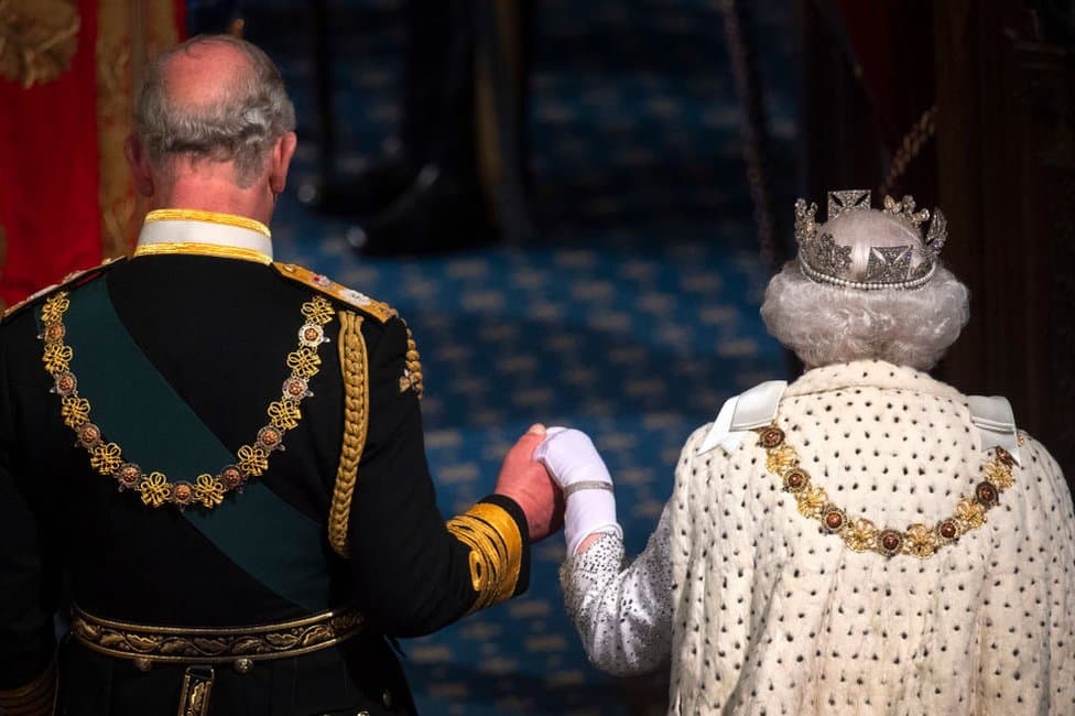 Uloga monarhije u Velikoj Britaniji: Ko je sve u njoj i šta je posao kralja 2 The Queen and Prince Charles attend the State Opening of Parliament on 14 October 2019
