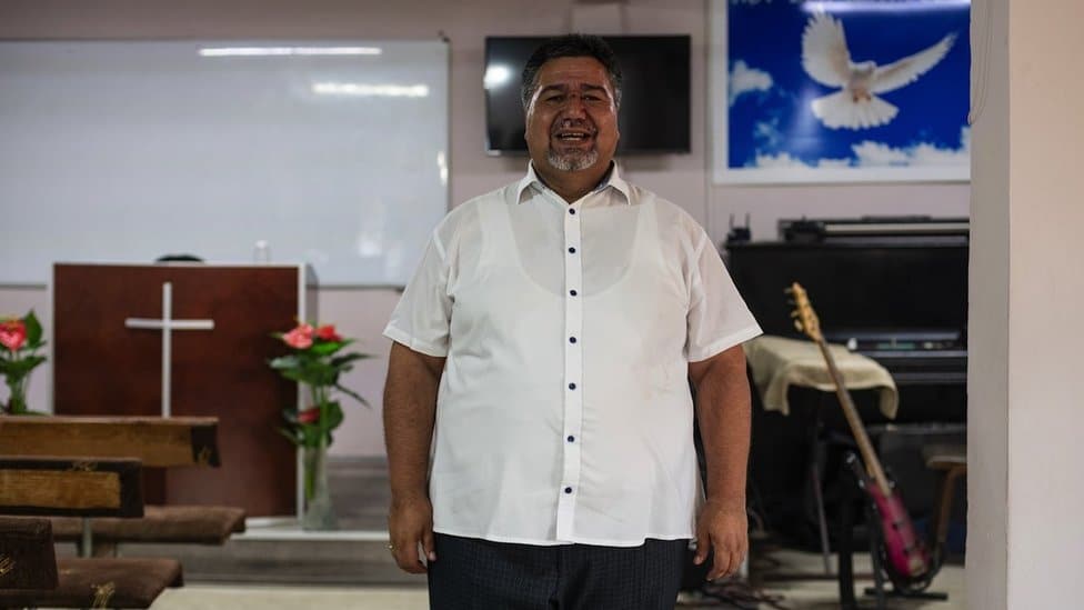 Srbija, Romi i religija: Raspevana protestantska crkva u Leskovcu - „Ti si moje pouzdanje, neka čuju sve mahale" 9 pastor Selim Alijević