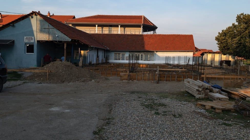 Srbija, Romi i religija: Raspevana protestantska crkva u Leskovcu - „Ti si moje pouzdanje, neka čuju sve mahale" 7 mesto nove crkve