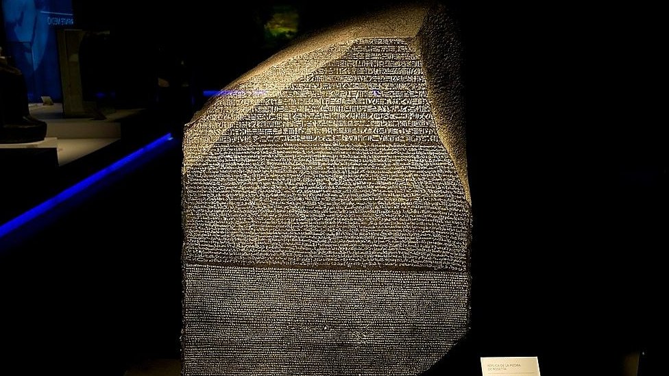 كيف فك حجر رموز اللغة المصرية القديمة؟