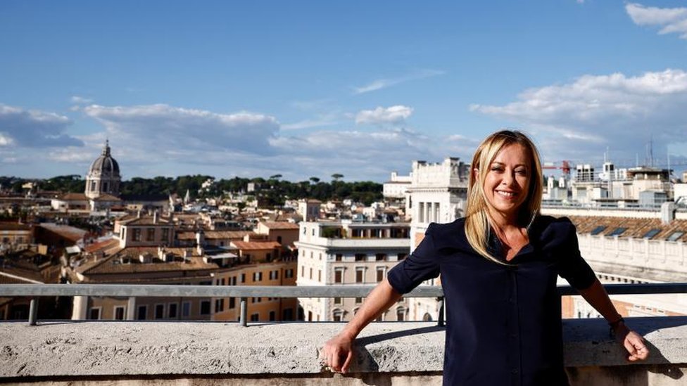 Italija i politika: Ko je Đorđa Meloni, ultradesničarska liderka koja se sprema da zavlada 1 Giorgia Meloni, leader of far-right Fratelli d'Italia party, poses for a picture after an interview with Reuters, in Rome, Italy, August 24