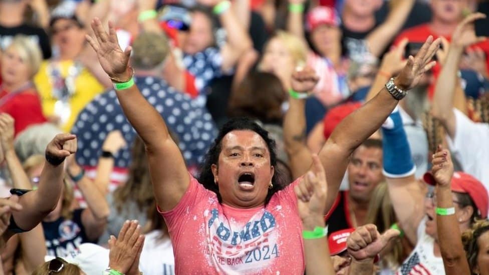Amerika, politika i izbori: Tramp žestoko po Bajdenu - on je državni neprijatelj 2 Supporters cheer Donald Trump at a rally in Wilkes-Barre, Pennsylvania. Photo: 3 September 2022