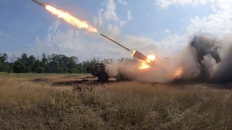 Ruski operateri ispaljuju rakete tokom sukoba u Ukrajini