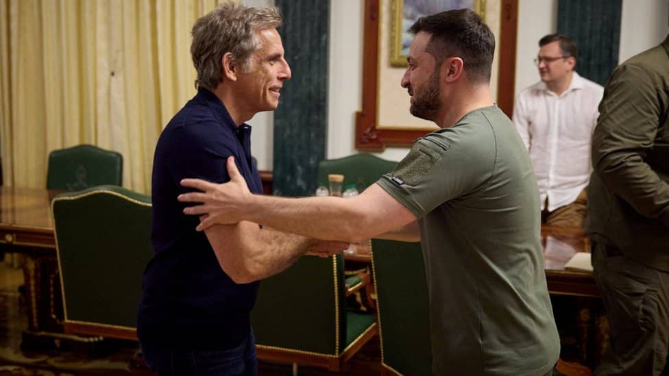 Ukrajina i Rusija: Holivudskim glumcima Ben Stileru i Šonu Penu zabranjen ulazak u Rusiju 1 Stiler i Zelenski tokom sastanka u Ukrajini, jun 2022.