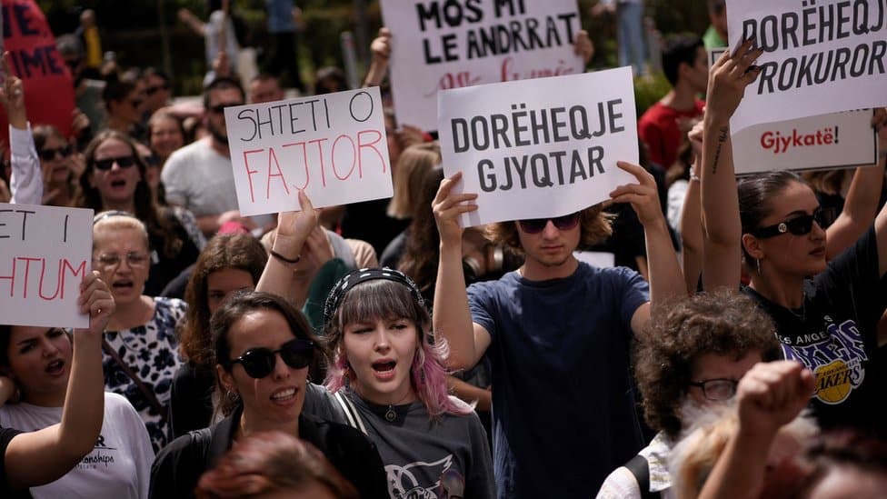 Balkan i pravosuđe: Od tri meseca do doživotne robije - kolike su kazne za zločin silovanja 1 Protest u prištini