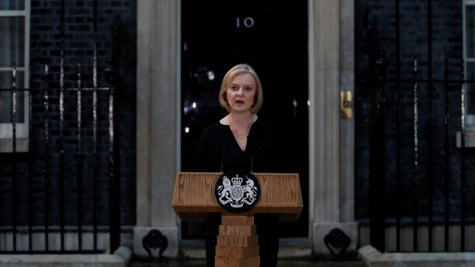 Novi kralj Čarls Treći: Smrt kraljice Elizabete „trenutak velike tuge za mene i članove moje porodice" 2 Britanska premijerka Liz Tras