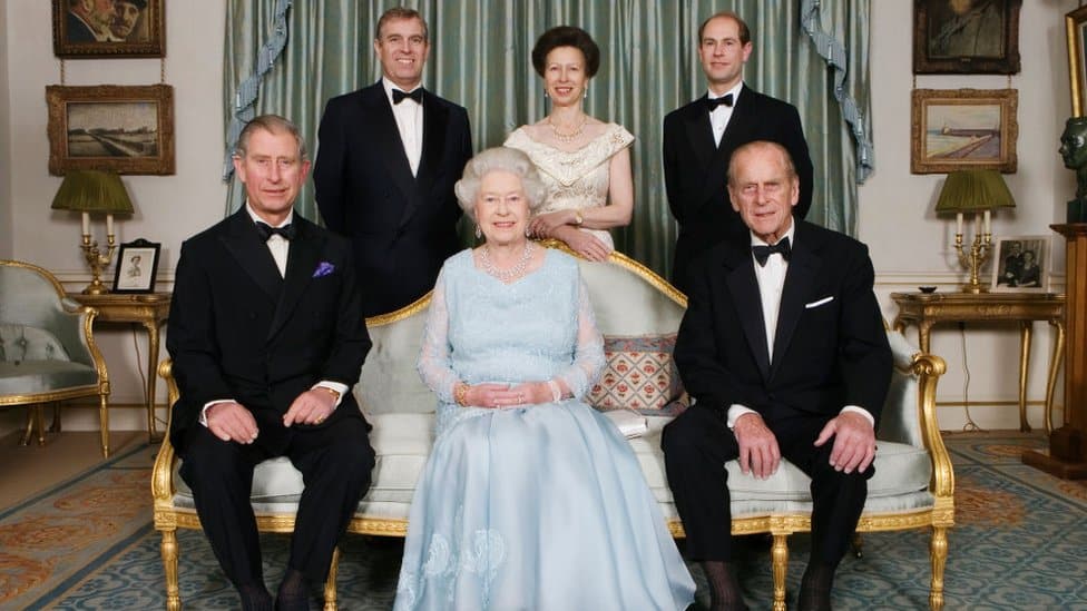 Deca kraljice Elizabete Druge pamte njen „fantastični sjaj" 1 The Queen with her children and husband in 2007