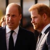 Prinčevi Vilijam i Hari zajedno u povorci, kovčeg sa telom kraljice Elizabete biće premešten u Vestminstersku dvoranu 6