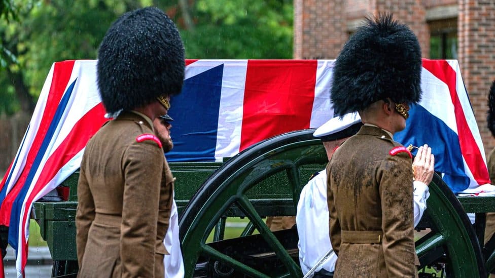 Članovi Kraljevske mornarice na probi kraljičine sahrane u utorak, 12. septembra