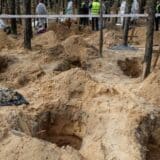 Rusija i Ukrajina: Nastavljena ekshumacija tela iz masovne grobnice u Izjumu, EU traži osnivanje međunarodnog suda o ratnim zločinima 4