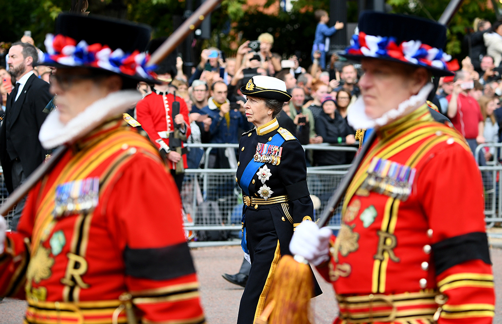 Princeza Ana iza kovčega