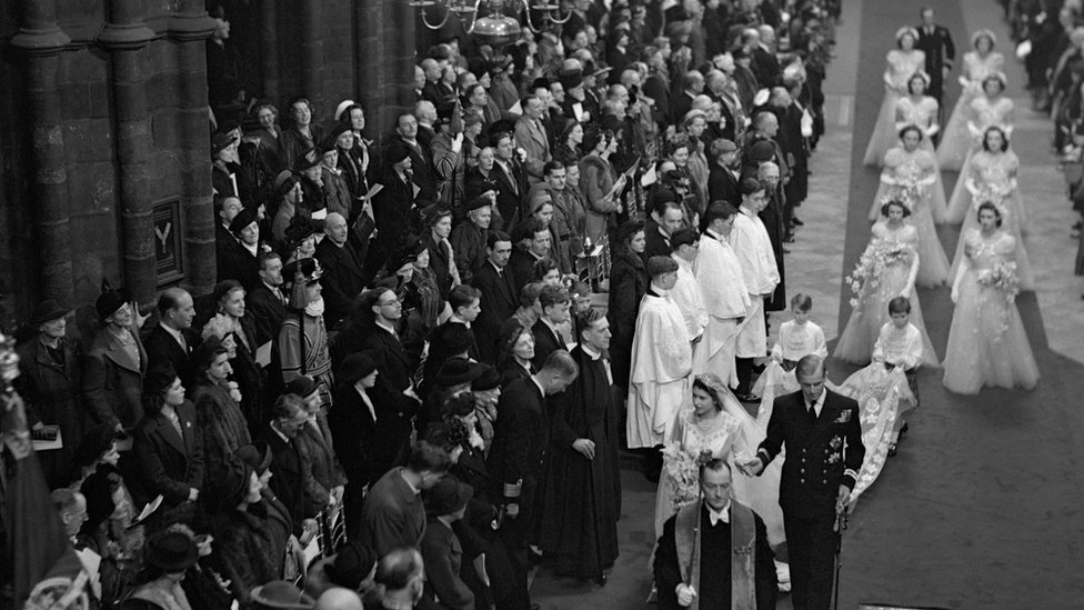 Kraljica Elizabeta Druga: Poni Ema, korgiji i drugi lični detalji na sahrani 7 The Royal Wedding at Westminster Abbey in 1947