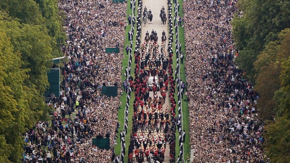 Kraj elizabetanske ere: Velika Britanija i svet se oprostili od kraljice Elizabete Druge 12 Procession