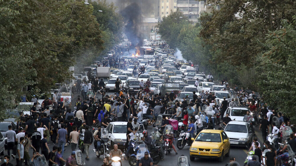 EU: Neprihvatljiva upotreba nesrazmerne sile protiv demonstranata u Iranu 1
