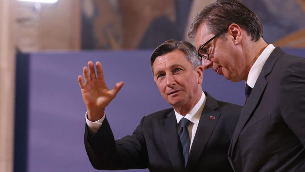Serbian President Aleksandar Vucic (R) and Slovenian President Borut Pahor (L)