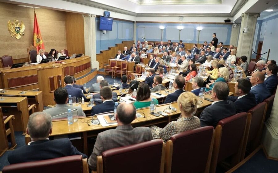 Da li će sutra biti smenjena predsednica Skupštine Danijela Đurović? 1