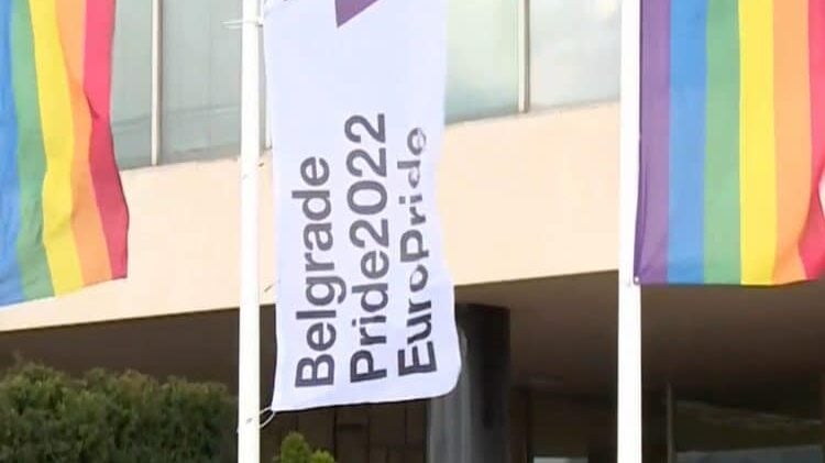 Zvanično počeo Evroprajd: Zastave duginih boja ispred Palate Srbija, kuma Prajda – Sajsi MC 1