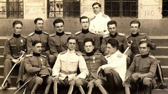 Iza scene: Istorija vojnog školovanja u Srbiji 1