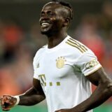 Tuča u svlačionici Bajerna: Mane udario u lice Sanea 14