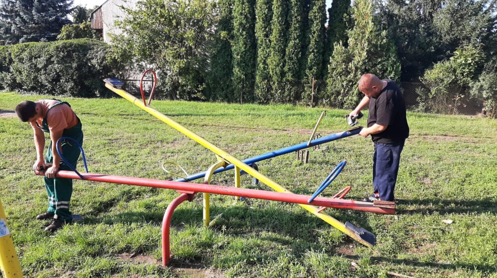 Zrenjanin: Popravljaju se dečja igrališta 1