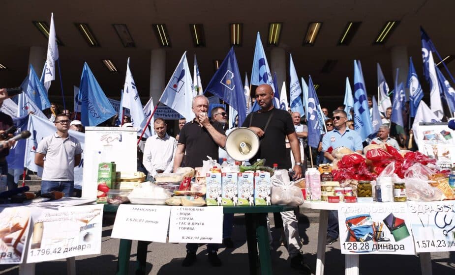 Sindikati na javnoj sednici pokazali potrošačku korpu sa najviše hleba, masti i aleve paprike 1