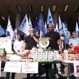 Sindikati na javnoj sednici pokazali potrošačku korpu sa najviše hleba, masti i aleve paprike 11