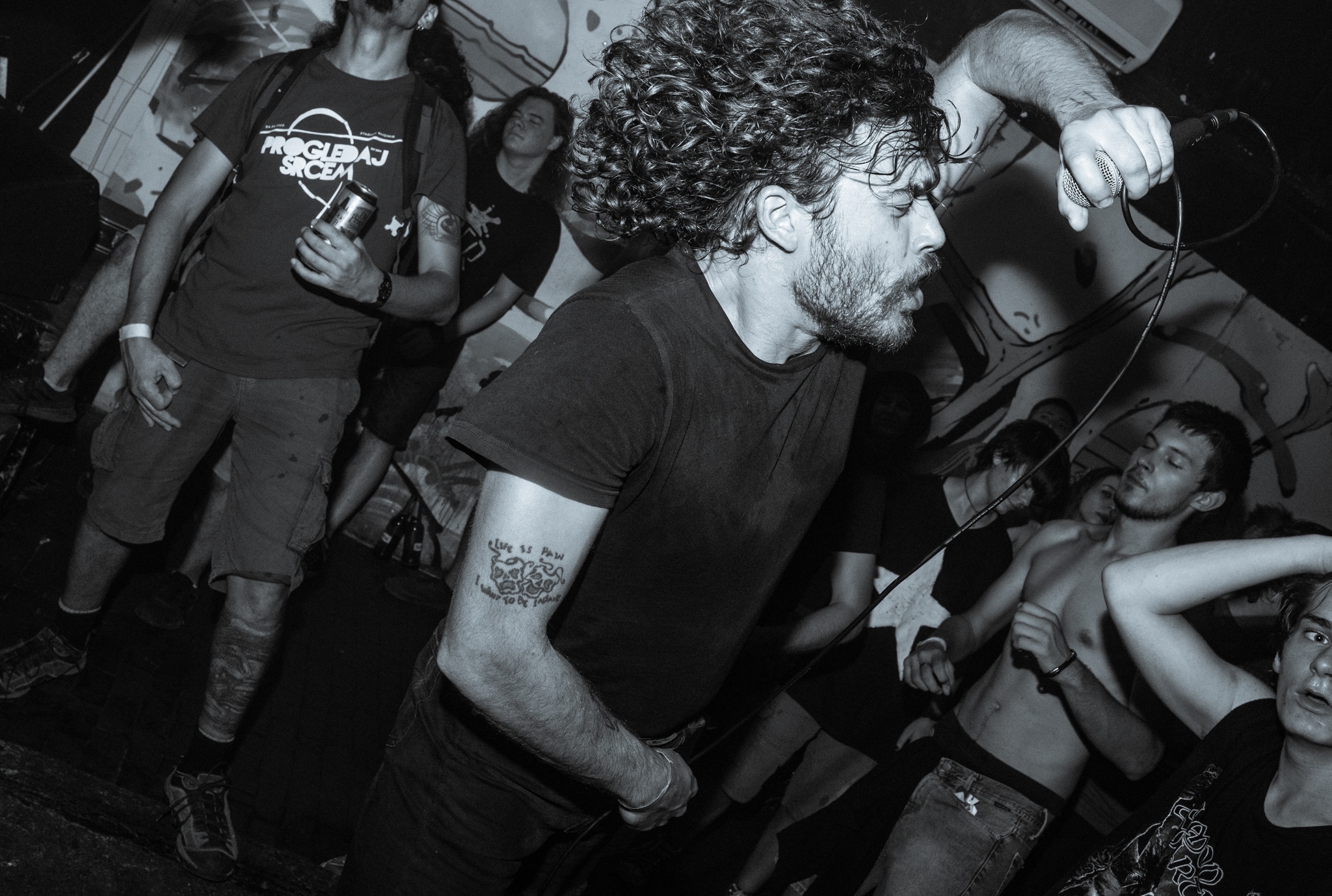 Rules: Nismo deo mejnstrima niti pokušavamo bit 5