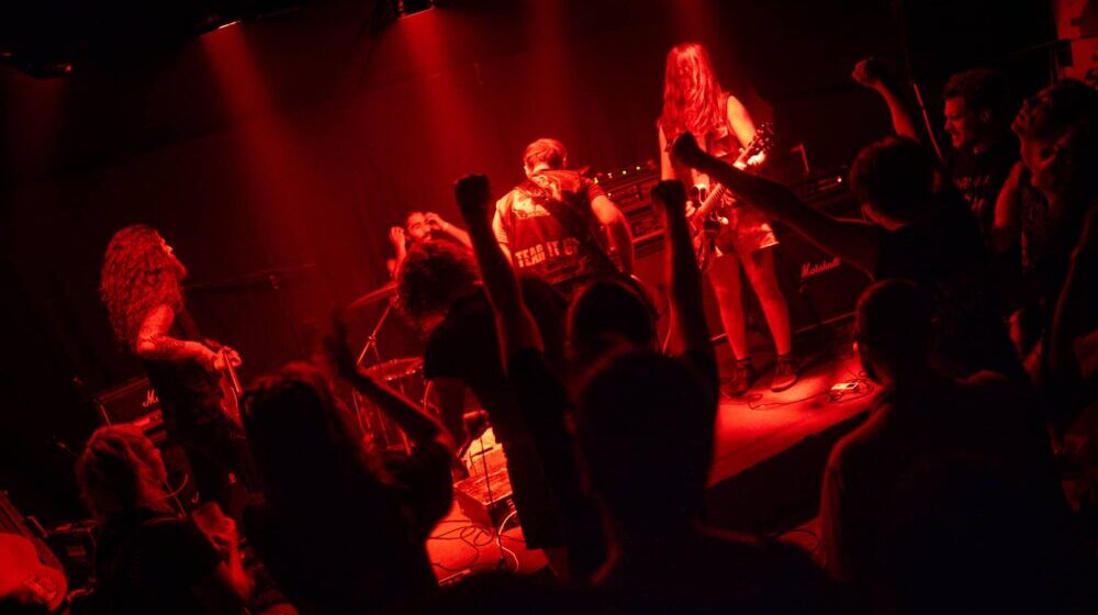 Rules: Nismo deo mejnstrima niti pokušavamo bit 1