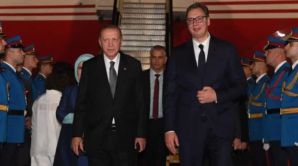 Erdogan stigao u Beograd, Vučić ga dočekao na aerodromu Nikola Tesla 1
