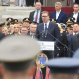 Šta je politička poruka vraćanja obaveznog služenja vojske? 11