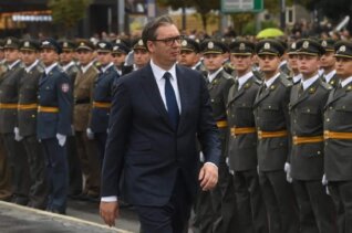 Promocija oficira Promovisani najmlađi oficiri Vojske Srbije, Vučić im poželeo karijere poput strojevog koraka (FOTO) 2