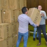 Sremska Mitrovica: Poklonjena auto sedišta za bebe rođene tokom leta 2