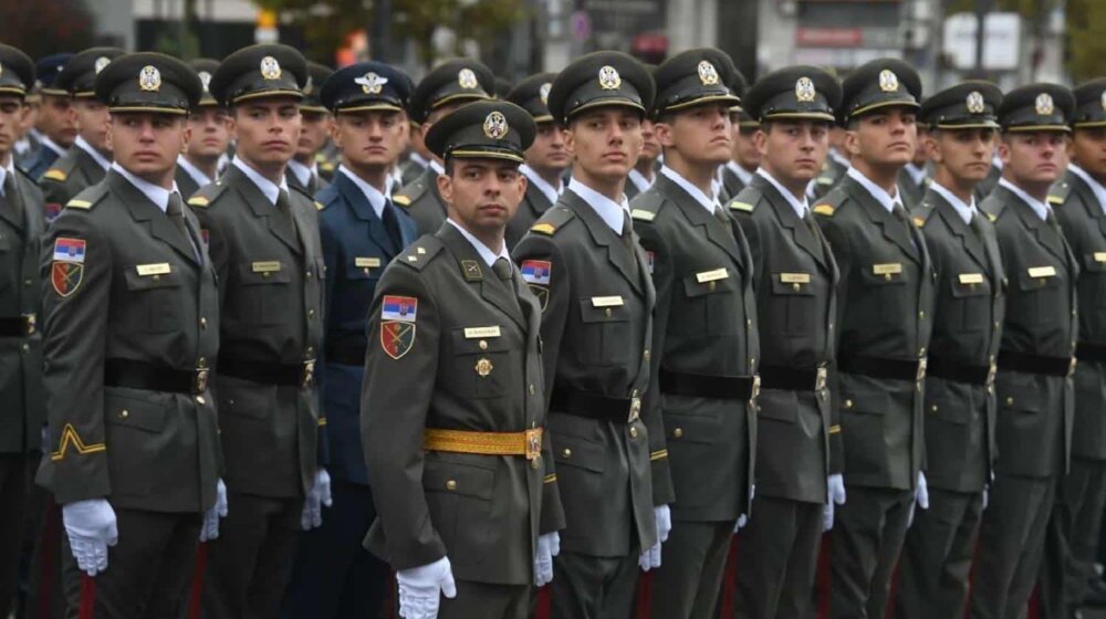 Promocija najmlađe generacije oficira Vojske Srbije ispred Doma Narodne skupštine 1